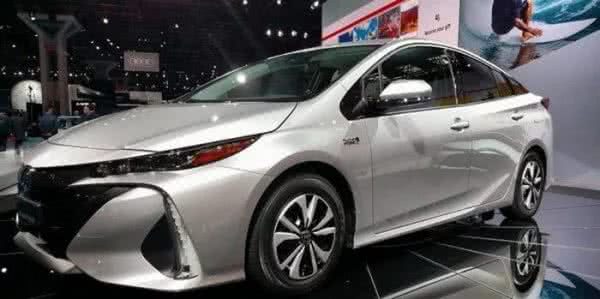 Toyota-Prius-2024-8-600x299 Toyota Prius 2024: Motorização, Preços, Ficha Técnica, Fotos