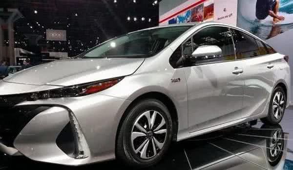 Toyota-Prius-2024-8-600x349 Novo Toyota Vios 2024: Preço, Ficha Técnica, Novidades, Fotos